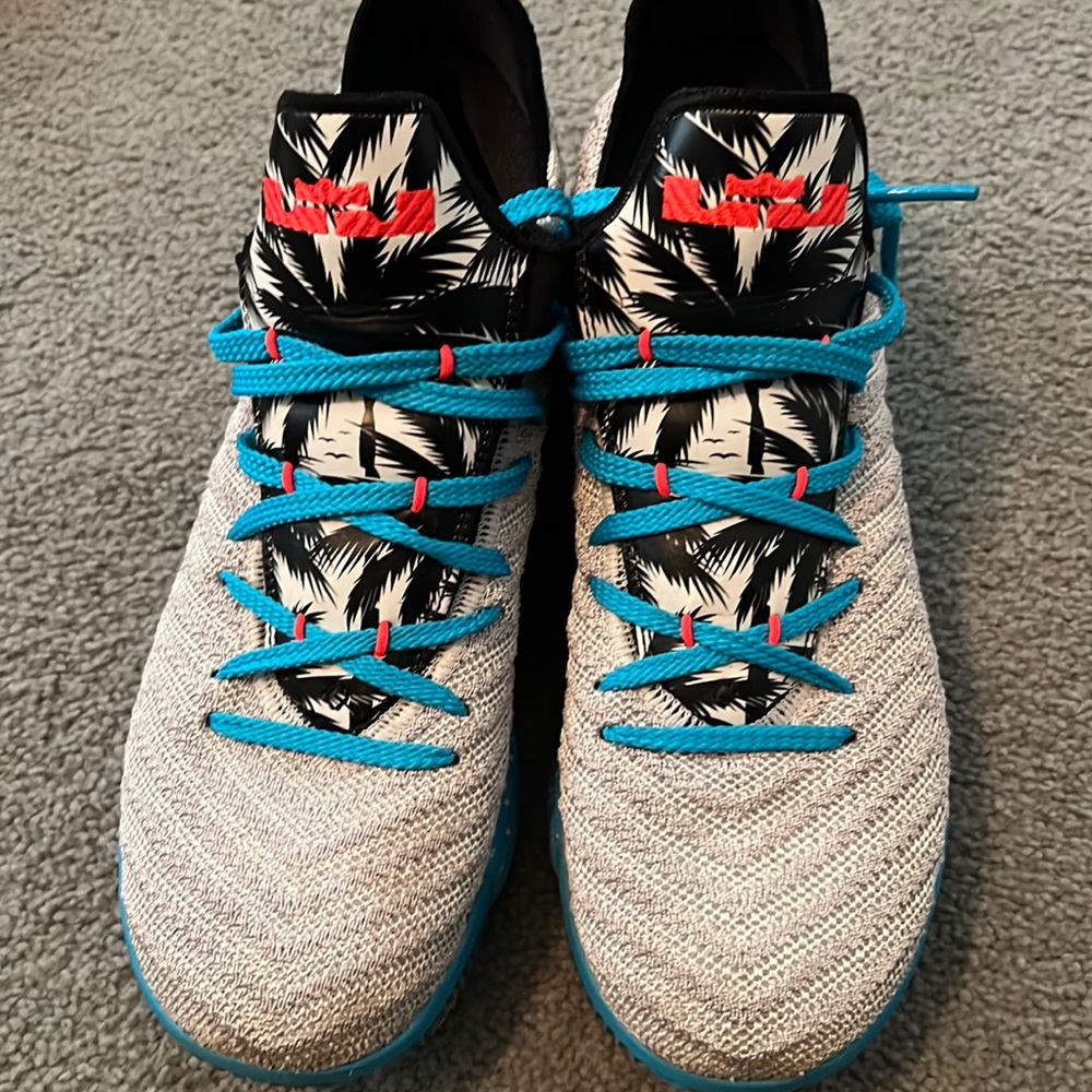 Great condition barely worn youth